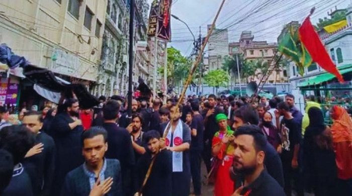 আশুরা উপলক্ষে হোসেনি দালান থেকে বের হলো তাজিয়া মিছিল