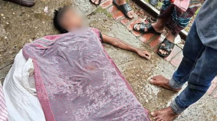 বাজিতপুর রেলস্টেশনে ট্রেন থেকে নামতে গিয়ে প্রাণ গেল অজ্ঞাত যুবকের