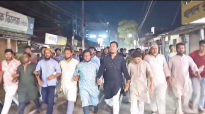 মিডফোর্ডে ব্যবসায়ী হত্যার প্রতিবাদে কুড়িগ্রামে বিক্ষোভ