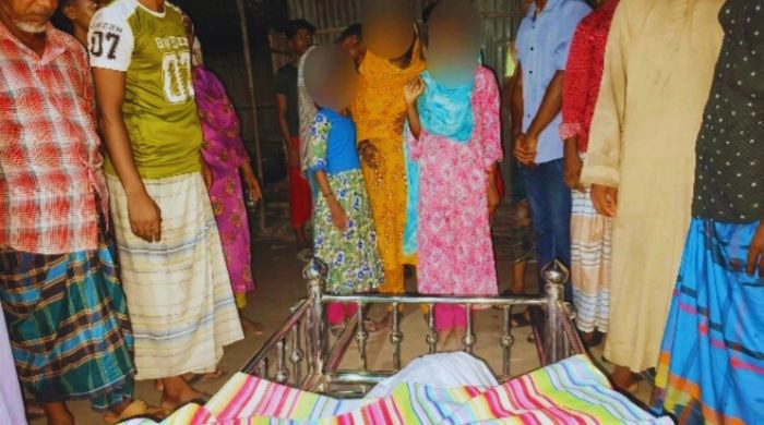 সড়ক দুর্ঘটনায় নিহত অটোচালকের বাড়িতে শোকের মাতম, অসহায় তার তিনটি কন্যা