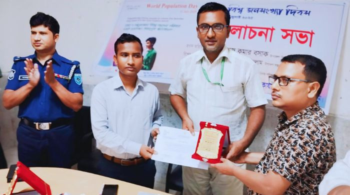 টানা ১২ বার শ্রেষ্ঠ পরিবার পরিকল্পনা পরিদর্শক নির্বাচিত হলেন দিলখায়ের আকন্দ