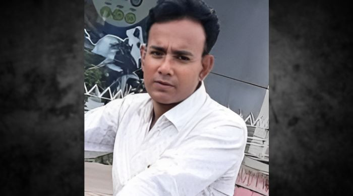 জোরপূর্বক ছাত্রীকে ধর্ষণের অভিযোগে শিক্ষক গ্রেফতার