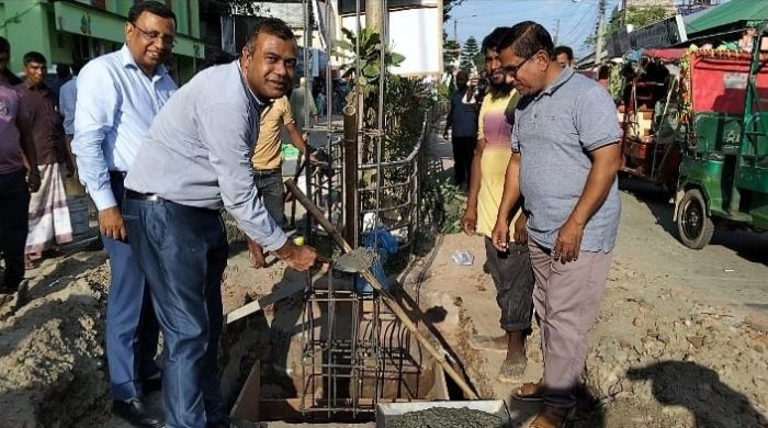 জুলাই শহীদ আশিক ''স্ট্রীট মেমোরি স্ট্যাম্প'' এর ভিত্তিপ্রস্তর উদ্বোধন