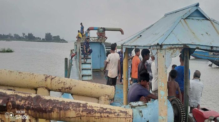 মেঘনায় ড্রেজারে বিএনপির অবৈধ বালু উত্তোলন