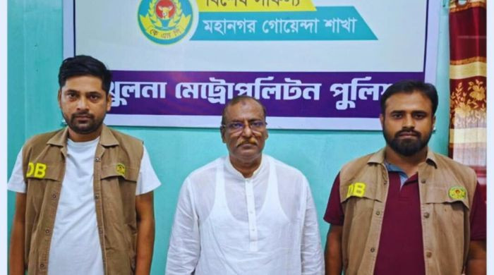 ডিবি পুলিশের অভিযানে জেলা কৃষক লীগের সভাপতি গ্রেফতার