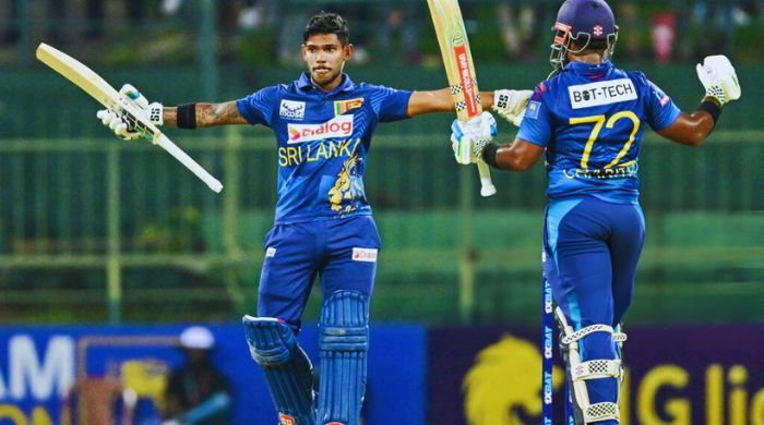জয়াসুরিয়ার রেকর্ড ভেঙে শ্রীলঙ্কার প্রথম দ্বিশতক