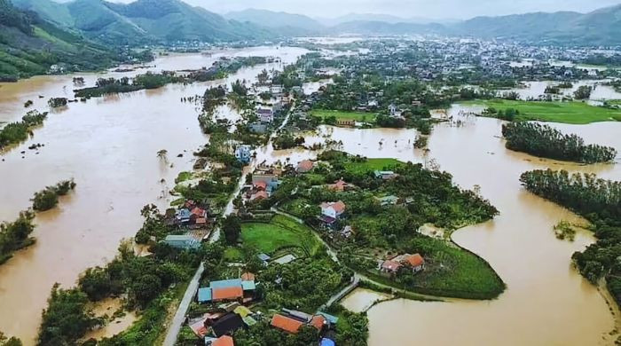 টাইফুন কাজিকি ভিয়েতনামে ৩ জনের মৃত্যু, হ্যানয়ের রাস্তায় বন্যা