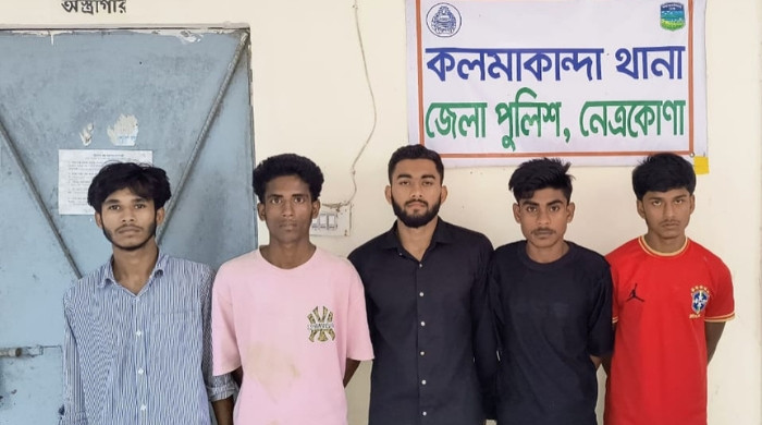 কলমাকান্দায় সীমান্তে পাঁচজন আটক