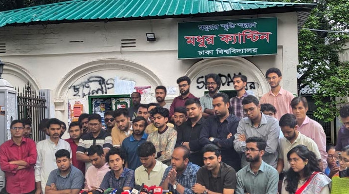 ডাকসু নির্বাচন ঘিরে প্রার্থীদের আচরণবিধি লঙ্ঘনের অভিযোগ পাল্টা অভিযোগ