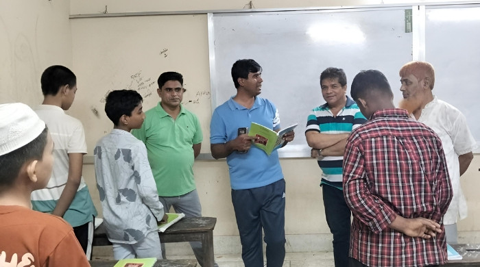 শিক্ষকের ভূমিকায় যখন ইউএনও
