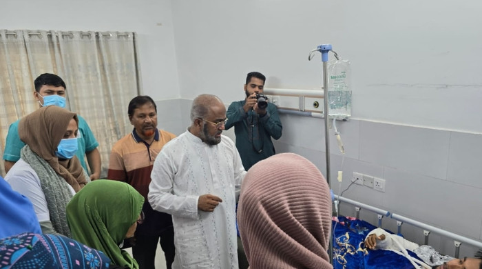 চট্রগ্রামের পার্কভিউ হাসপাতালে স্বাস্থ্য উপদেষ্টা