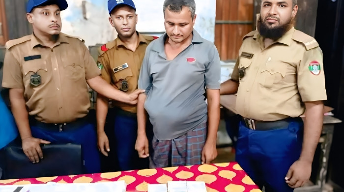 কিশোরগঞ্জে টিকেট কালোবাজারি রুখতে আরএনবির অভিযান, আটক একজন