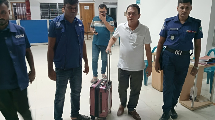 ভারতে প্রবেশের সময় দর্শনায় আটক আ.লীগ নেতা