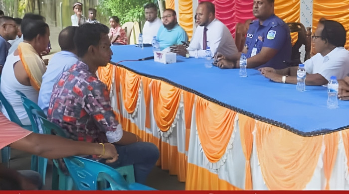 পূজা মণ্ডপে নিরাপত্তা তদারকিতে নেত্রকোণার জেলা প্রশাসক