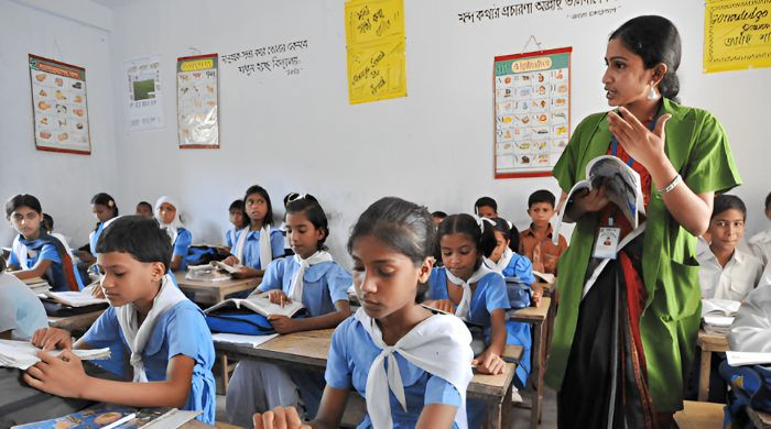 শিক্ষক মানেই আলোর দিশারি—কিন্তু তারা কি আজ নিজেরাই অন্ধকারে?