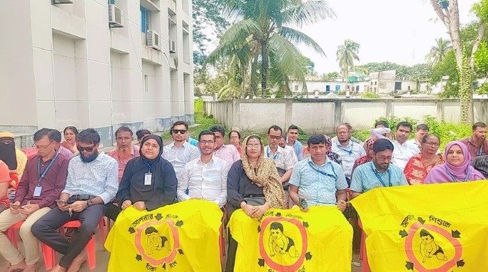 ৬ দফা বাস্তবায়নে মুকসুদপুরে স্বাস্থ্যকর্মীদের অনির্দিষ্টকালের কর্মবিরতি