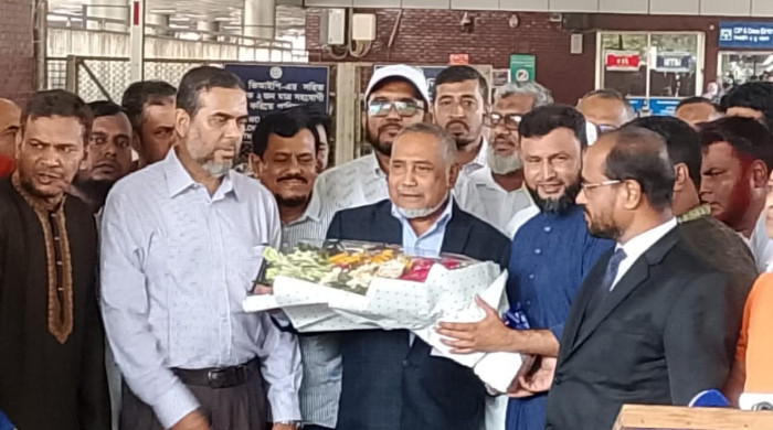 জাতিসংঘ সফর শেষে ডা. তাহের-এর ঢাকা প্রত্যাবর্তন