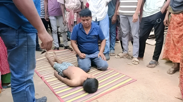 তাড়াশে ভটভটির সঙ্গে সংঘর্ষে অটোরিকশা চালক ও শিশুর মর্মান্তিক মৃত্যু