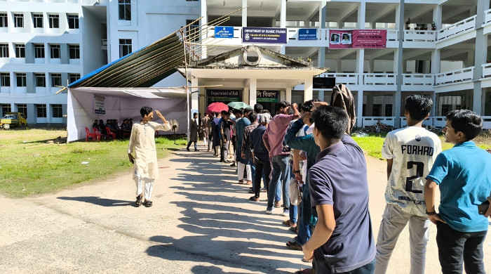 চাকসু নির্বাচনে ১০ মিনিটে দিতে হবে ৪০ ভোট