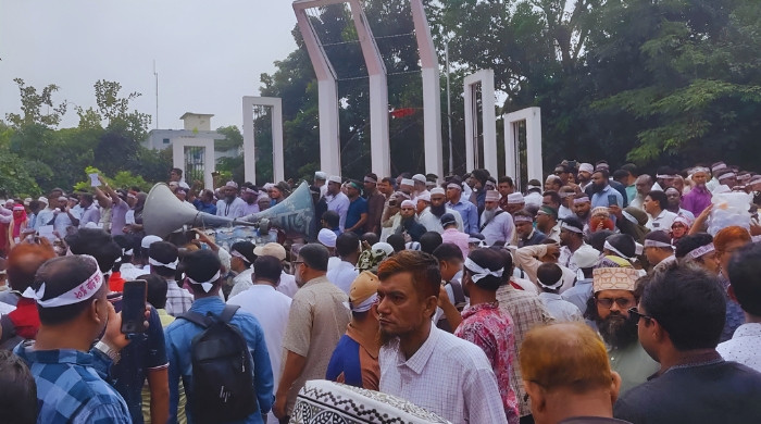 ন্যায্য দাবিতে অনড় শিক্ষকরা, তৃতীয় দিনে শাহবাগ অবরোধের প্রস্তুতি
