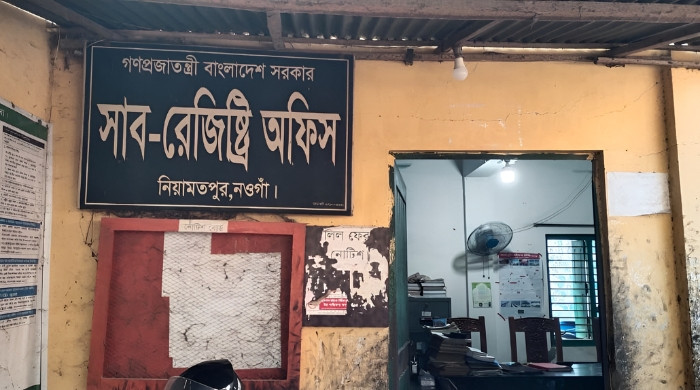 নিয়ামতপুরে নকলনবিশদের ‘সিন্ডিকেট ফি’, অতিষ্ঠ সাধারণ মানুষ