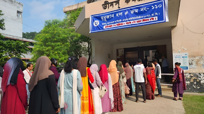 রাকসু নির্বাচনের ভোটগ্রহণ শুরু