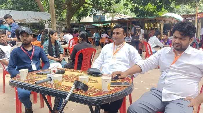 ৫ জন বহিরাগত আনার অনুমতি দিয়েছে নির্বাচন কমিশন