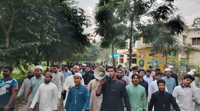 গাজীপুরে ধর্ষণকাণ্ডে কুবি শিক্ষার্থীদের বিক্ষোভ, মৃত্যুদণ্ডের দাবি