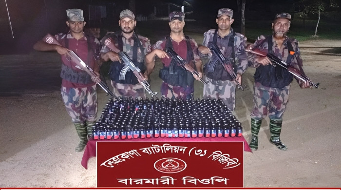 দুর্গাপুর সীমান্তে বিজিবির অভিযান, উদ্ধার শতাধিক ফেন্সিডিল বোতল