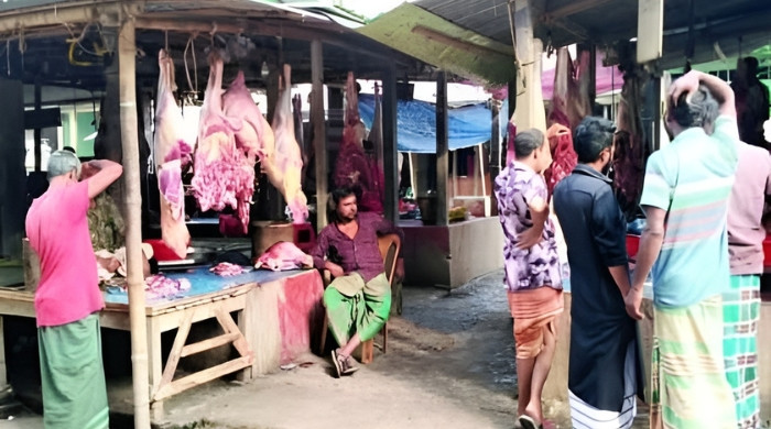চিকিৎসকের ছাড়পত্র ছাড়াই পশু জবাই: অ্যানথ্রাক্স ঝুঁকিতে সরিষাবাড়ী