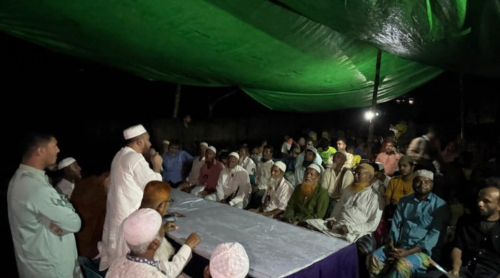 শ্রীপুরে বৃষ্টি উপেক্ষা করে ৩১ দফা বাস্তবায়নে গ্রাম বৈঠকে মানুষের ঢল