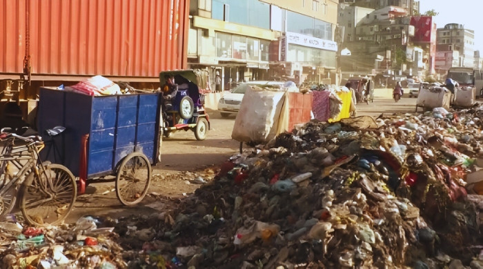 গাজীপুর সিটির বর্জ্য এখন মহাসড়কে; দুর্গন্ধে নাকাল নগরবাসী