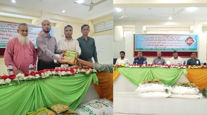 নিয়ামতপুরে বিনামূল্যে কৃষি প্রণোদনা বিতরণ
