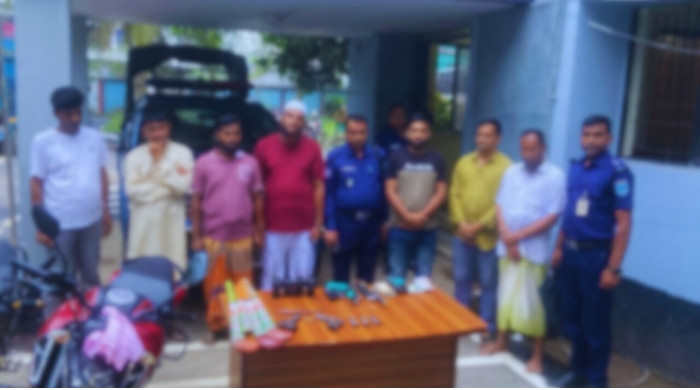 গাজীপুরে অস্ত্রসহ সাবেক ছাত্রদল নেতা ও ৭ সহযোগী গ্রেফতার