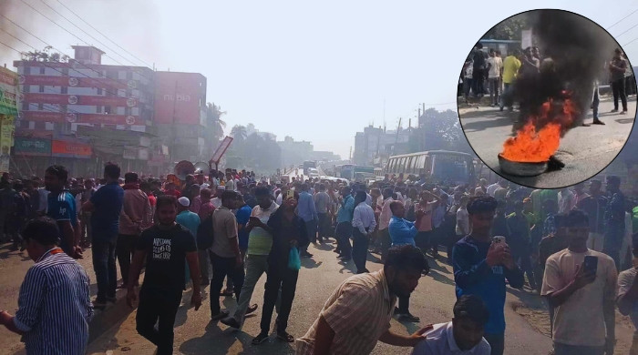 গাজীপুর-৬ আসন পুনর্বহালের দাবিতে মহাসড়ক অবরোধ, যান চলাচল বন্ধ