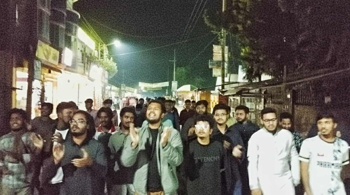 ঢাকা লকডাউন কর্মসূচির প্রতিবাদে কুবিতে বিক্ষোভ মিছিল