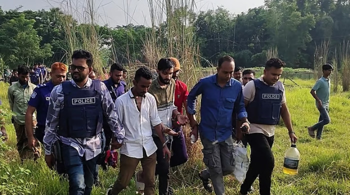 ভাঙ্গায় বিপুল পরিমাণ হাতবোমা তৈরির সরঞ্জাম উদ্ধার, তিন যুবক আটক