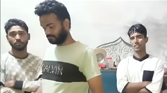 মধ্যরাতে আবদ্ধ রুম থেকে নারীসহ বিএনপির ৩ নেতাকর্মী আটক