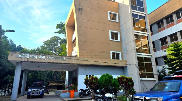 থানায় ককটেল হামলা, আহত ৩ পুলিশ সদস্য