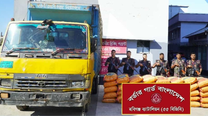 বিজিবির অভিযানে কাভার্ড ভ্যানসহ বিপুল পরিমাণ ভারতীয় জিরা জব্দ