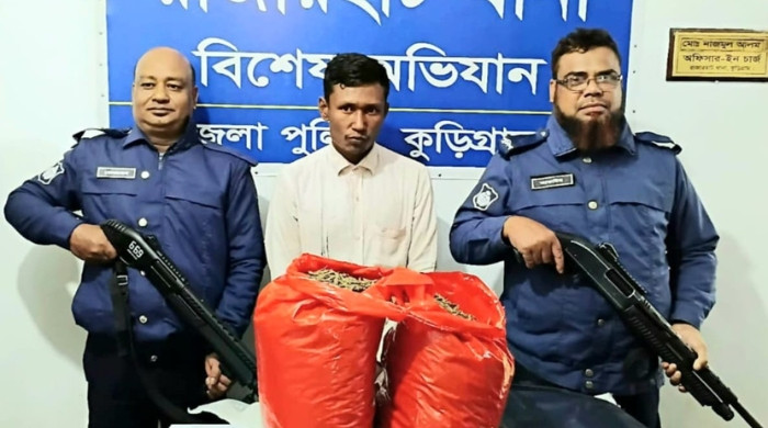 কুড়িগ্রামে বিশেষ অভিযানে মাদক কারবারি আটক