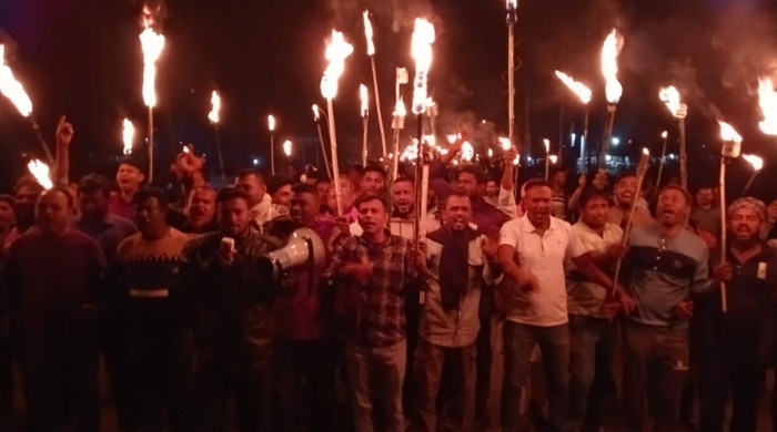 সাতক্ষীরা ২ আসনে মনোনয়ন বাতিল করার  দাবীতে  বিএনপি নেতাকর্মীদের মশাল মিছিল