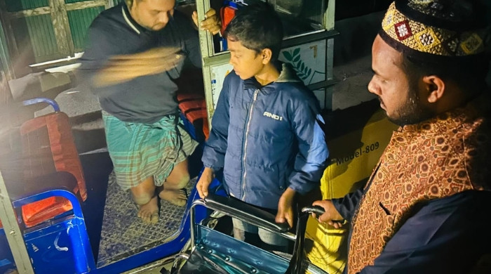 বুড়িচংয়ে জামায়াত প্রার্থীর হুইলচেয়ার, সেলাই মেশিন ও গৃহ নির্মাণ সামগ্রী বিতরণ