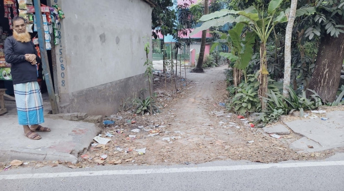 কোটালীপাড়ায় রাস্তা নির্মাণে বাধা, প্রশাসনের হস্তক্ষেপের আবেদন