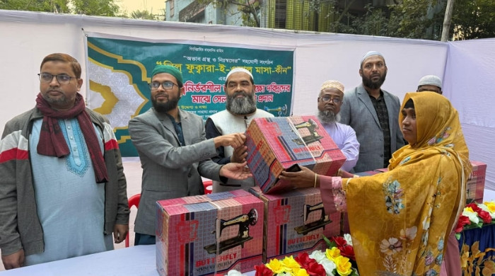 নওগাঁয় লিল ফুকারা ই ওয়াল মাসাকিনের উদ্যােগে সেলাই মেশিন বিতরন