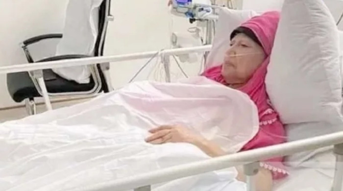 আপাতত ঢাকায় রেখেই চলবে খালেদা জিয়ার চিকিৎসা