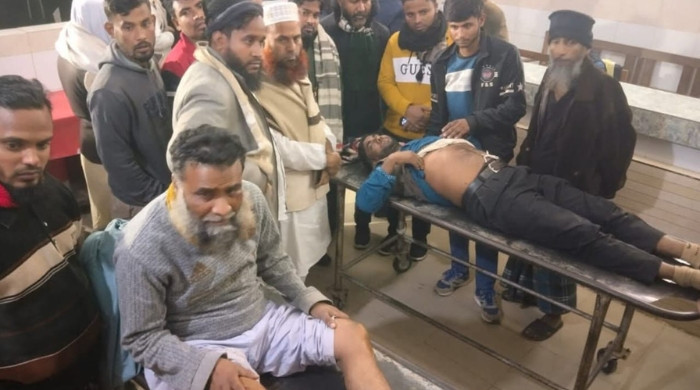 সিরাজগঞ্জে জামায়াতের জেলা আমিরের গাড়ি বহরের উপর বিএনপির হামলা