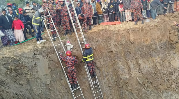 ৩৫ ফুট গভীরেও মেলেনি শিশু সাজিদের খোঁজ, চলছে উদ্ধার অভিযান