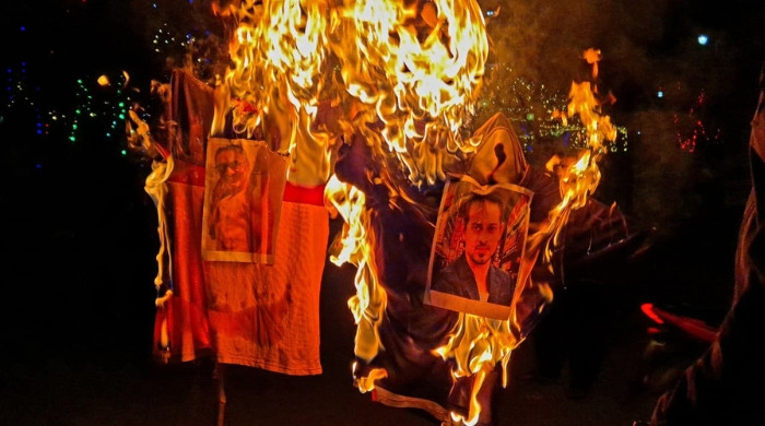 জাবিতে ইলিয়াস ও পিনাকীর কুশপুত্তলিকা দাহন