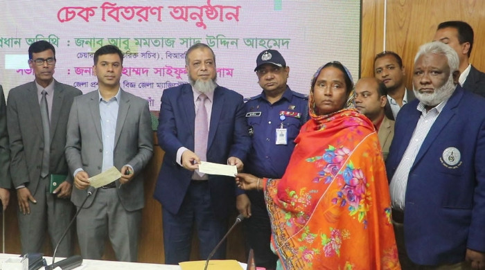 দুর্ঘটনার সংবাদ পেলেই ক্ষতিপূরণের ফরম পৌঁছে দিবে বিআরটিএ'র কর্মকর্তারা